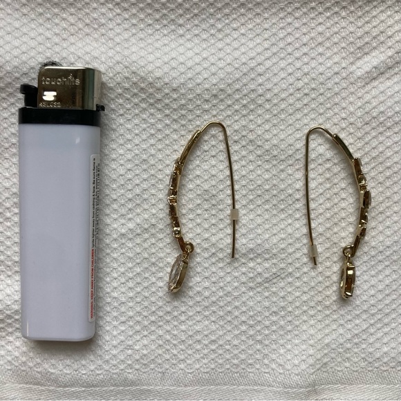 Ionna & Lily pendant earrings. - Picture 4 of 5